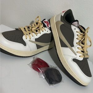 BRAND NEW men Travis Scott Dunks